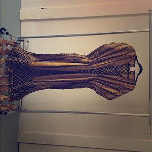 Gorgeous maxi dress!!